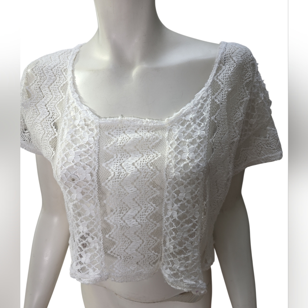 dELiA*s White Lace Crop Top